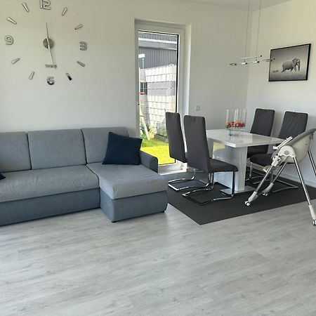 Neue Doppelhaushaelfte Mit Terrasse, Balkon Und Garten Apartment Remscheid Bagian luar foto