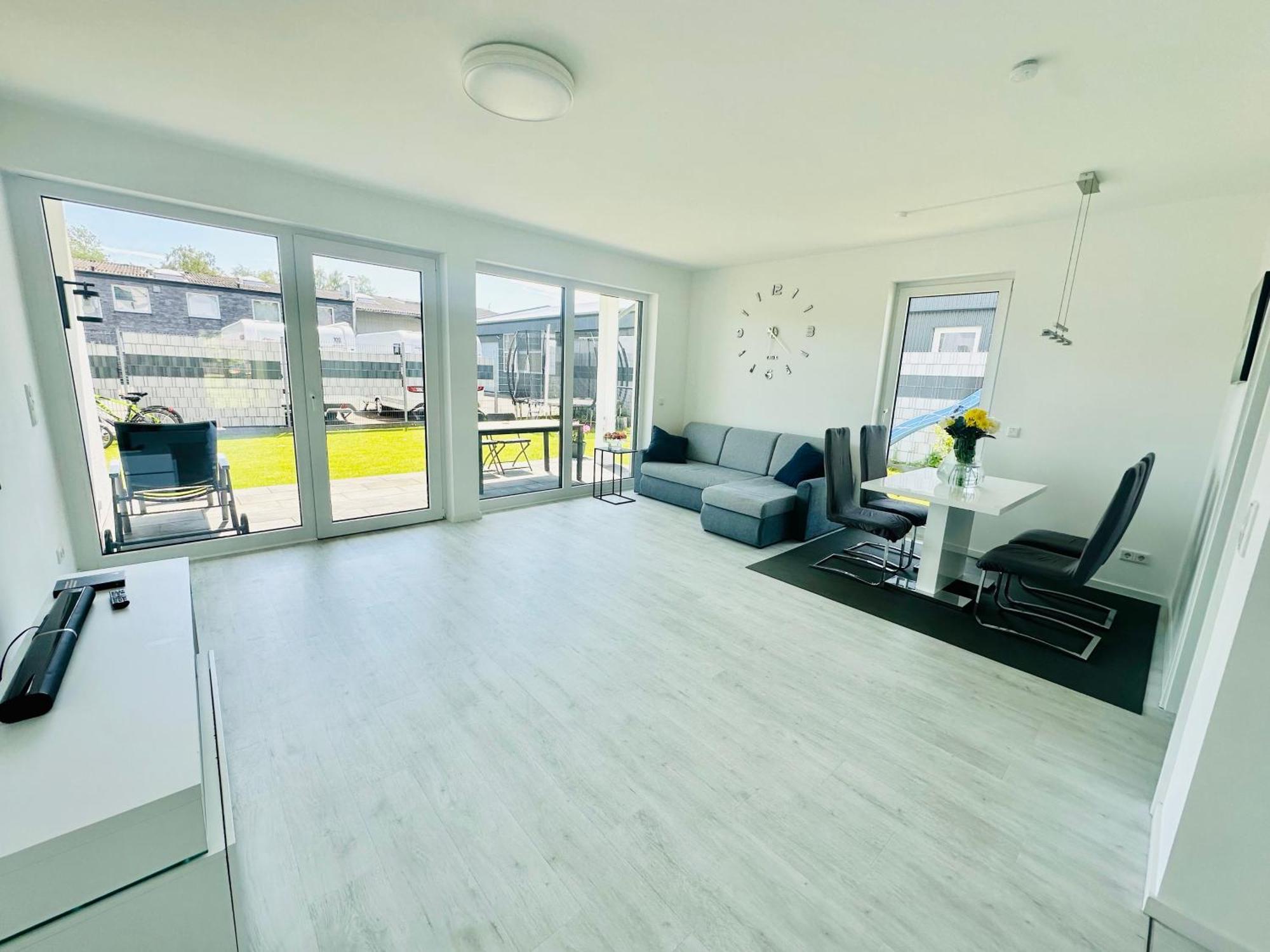 Neue Doppelhaushaelfte Mit Terrasse, Balkon Und Garten Remscheid Bagian luar foto